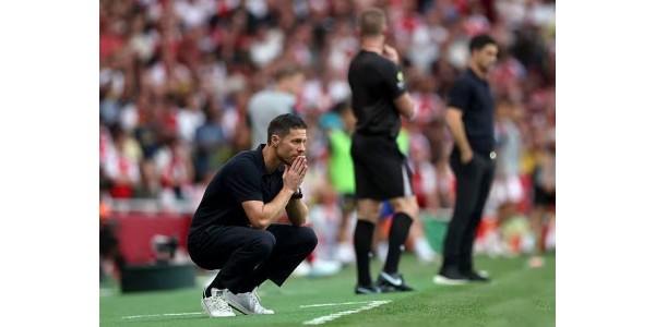 Arsenal teki paluun Chelseaa vastaan, mikä oli Alonson ensimmäinen Valioliiga-tappio. Arsenal teki paluun Chelseaa vastaan, mikä oli Alonson ensimmäinen Valioliiga-tappio.